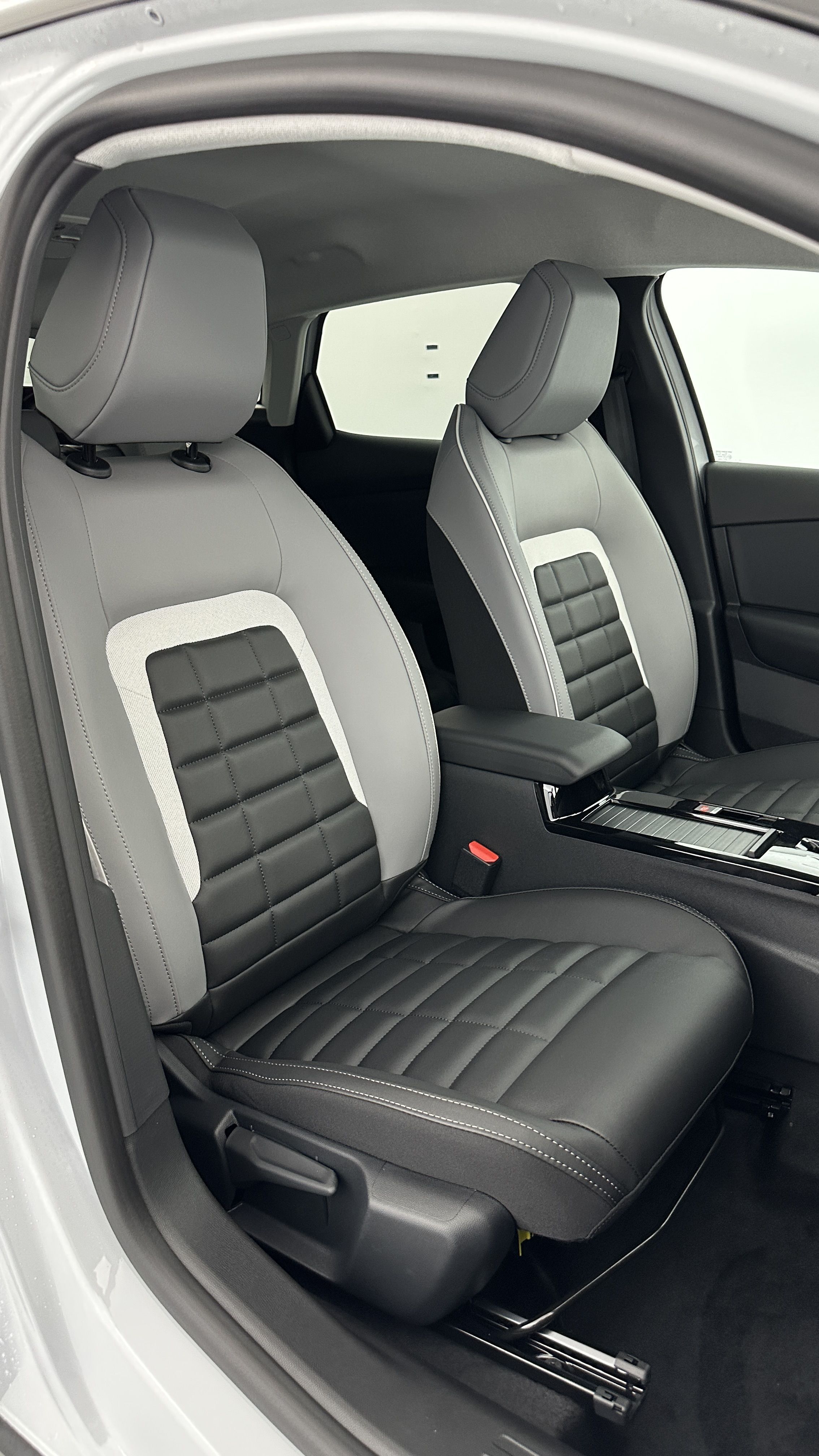 GLI00018729_p53 - CITROEN - C4 - 2025 - photo 18