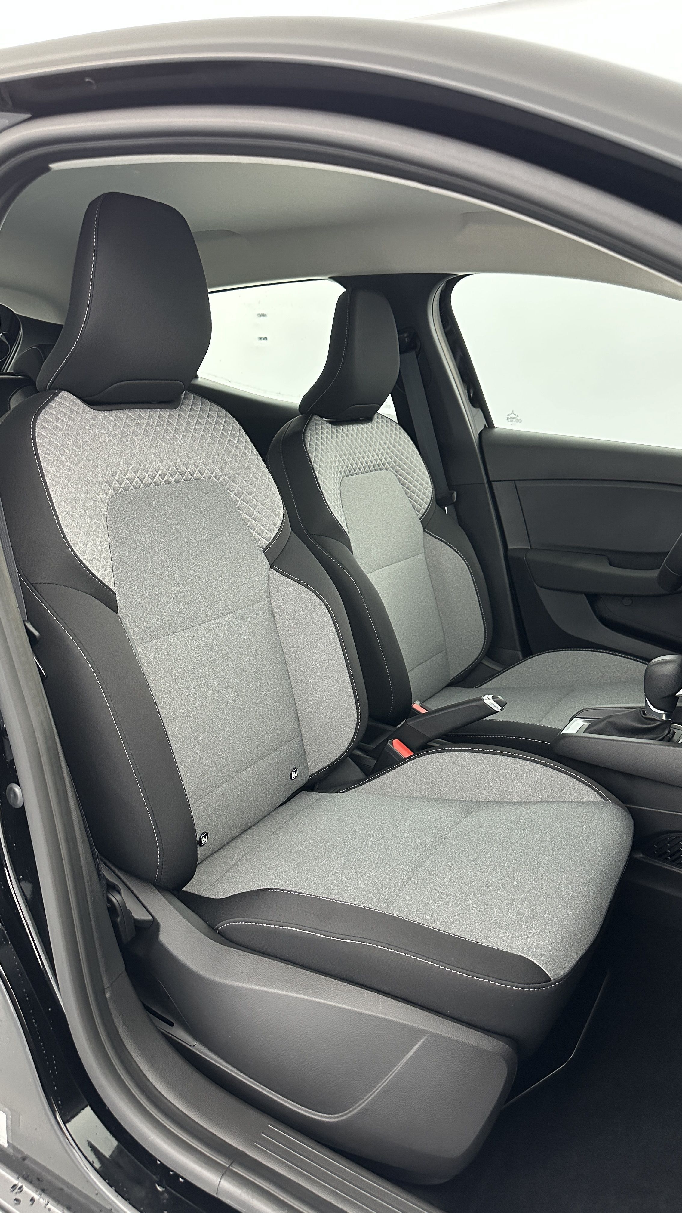 GLI00002851_p53 - RENAULT - CLIO - 2025 - photo 18