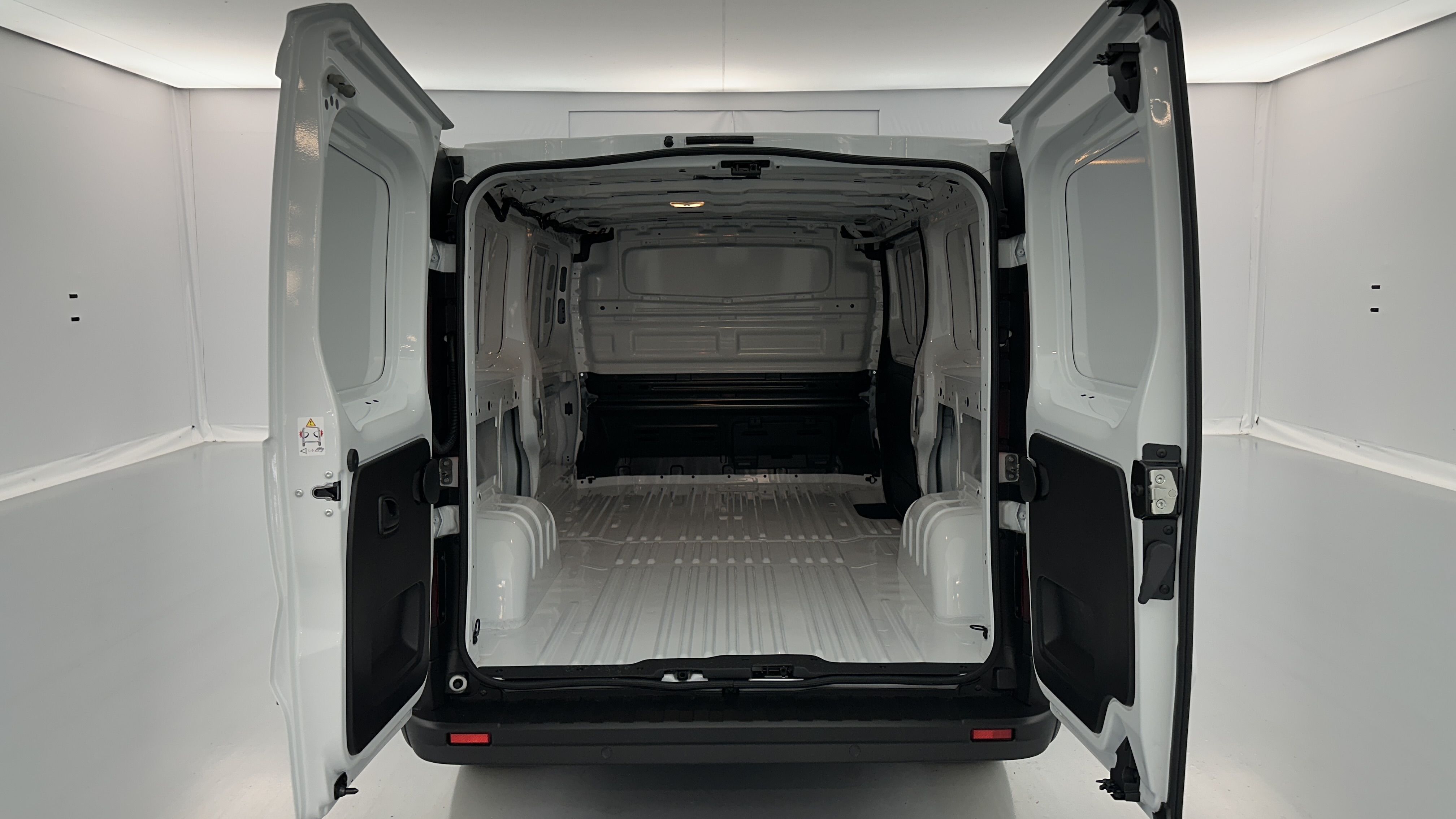 GLI00026306_p53 - RENAULT - TRAFIC - 2025 - photo 14