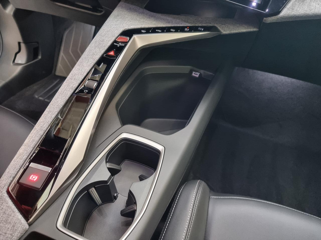 0679-0003277_p68 - PEUGEOT - 5008 - 2025 - photo 24