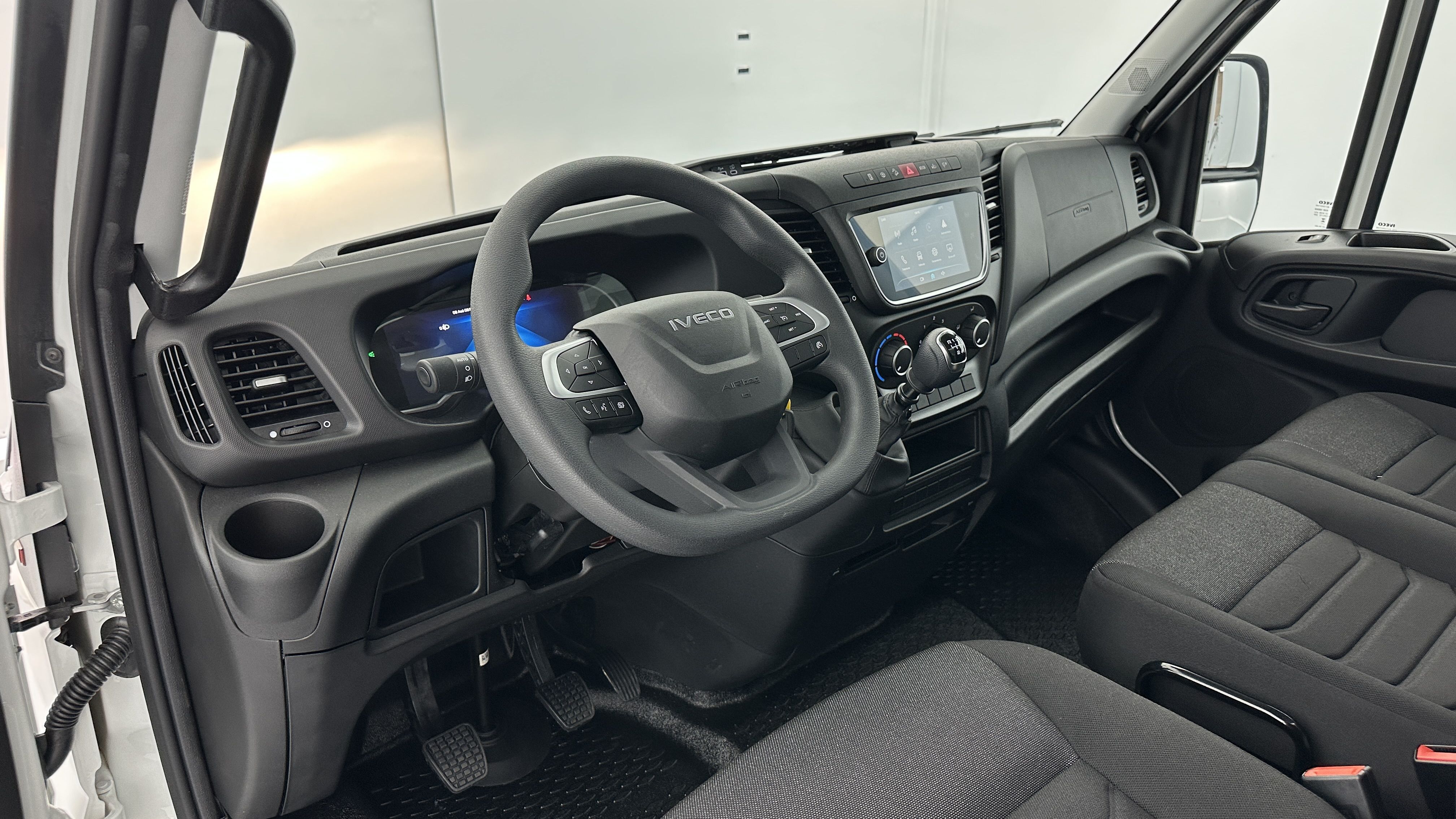 GLI00026435_p53 - IVECO - DAILY - 2026 - photo 6