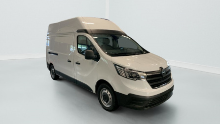 374657_p2 - RENAULT - TRAFIC - 2025