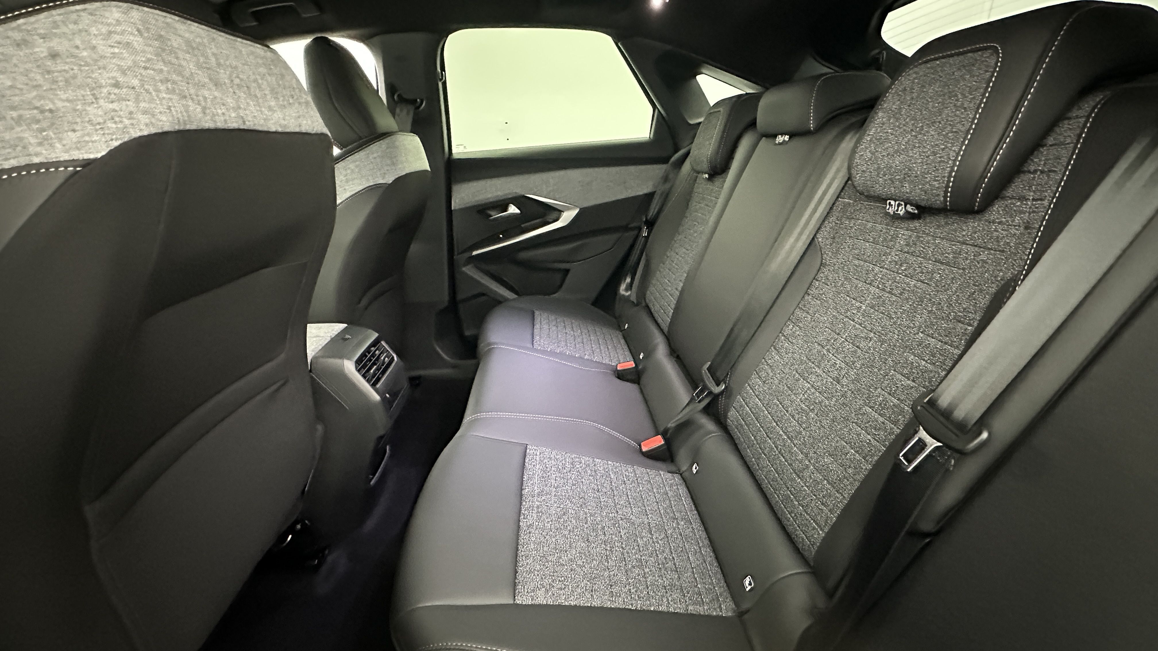 GLI00012573_p53 - PEUGEOT - 3008 - 2025 - photo 9