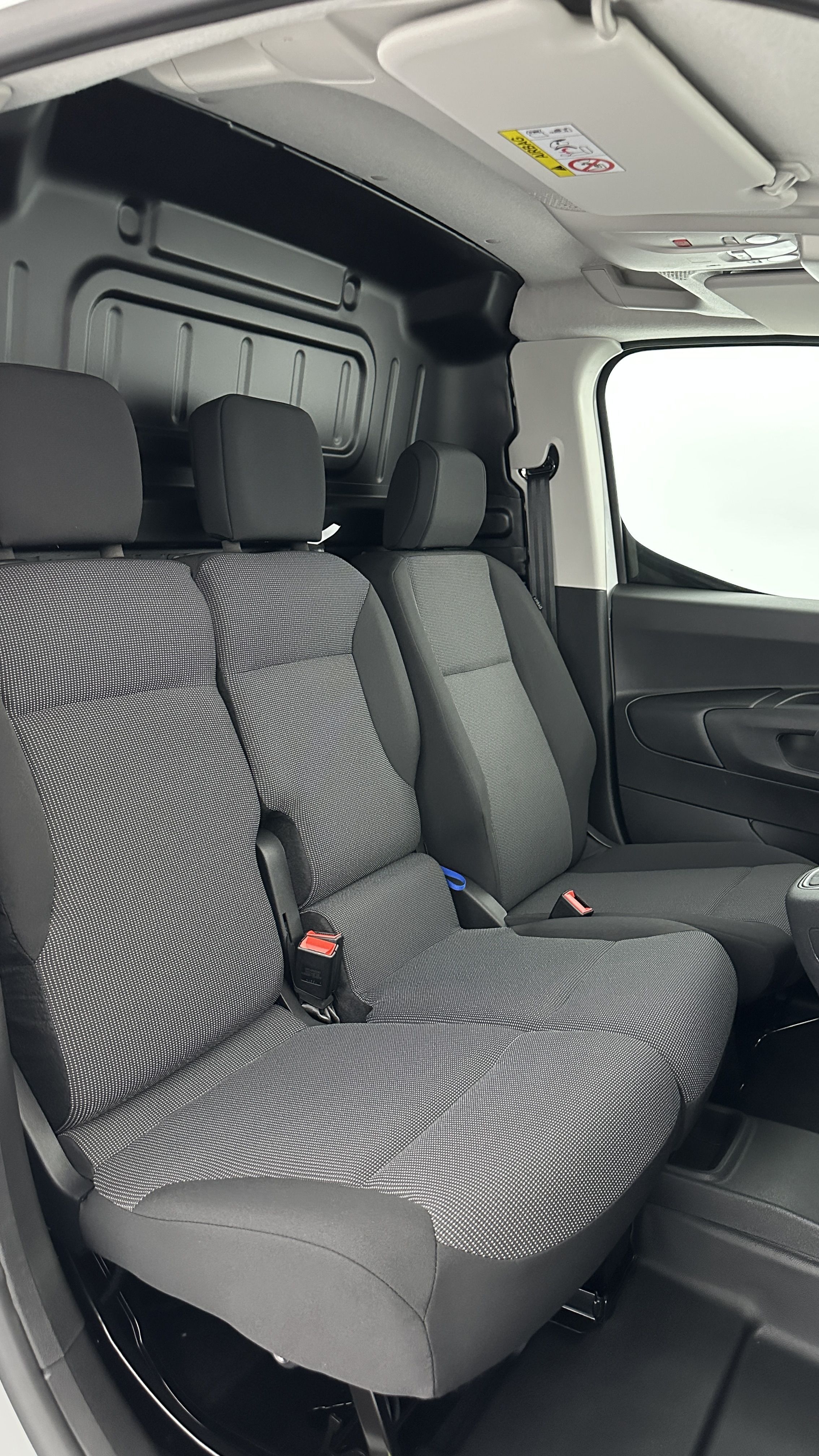 GLI00017532_p53 - CITROEN - BERLINGO - 2025 - photo 15