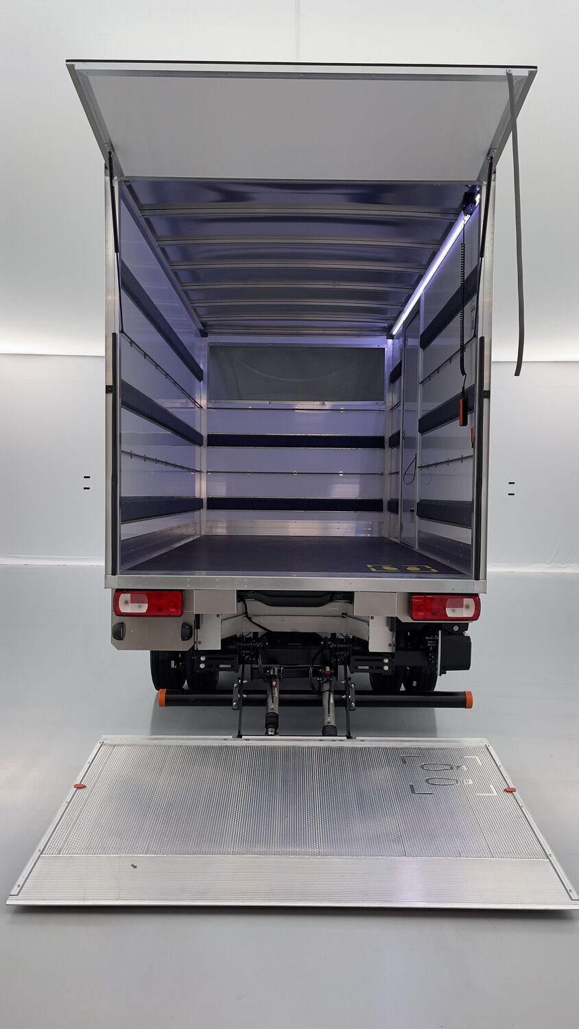 GLI00274377_p53 - VOLKSWAGEN - CRAFTER - 2024 - photo 9