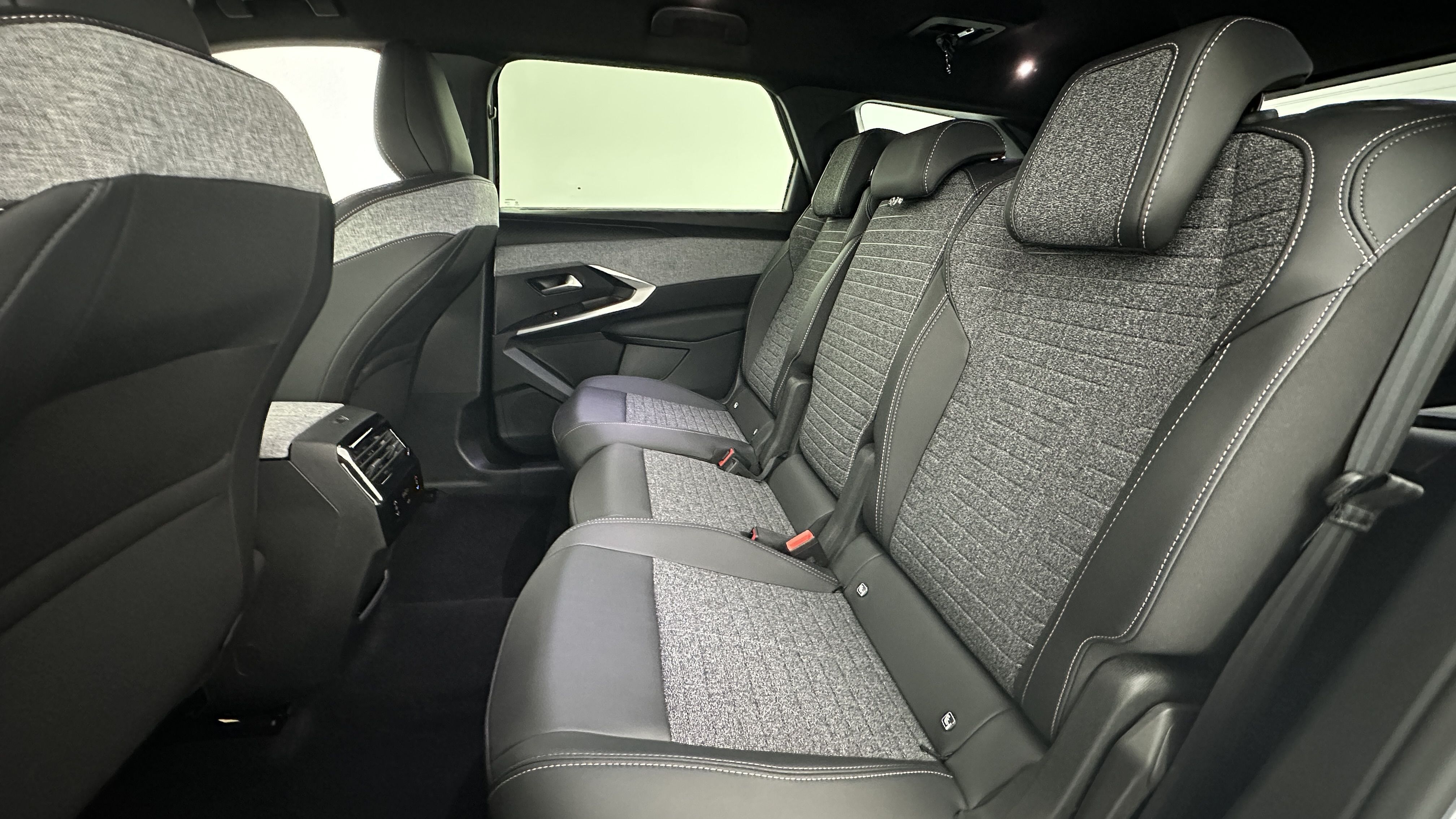 GLI00036204_p53 - PEUGEOT - 5008 - 2025 - photo 9