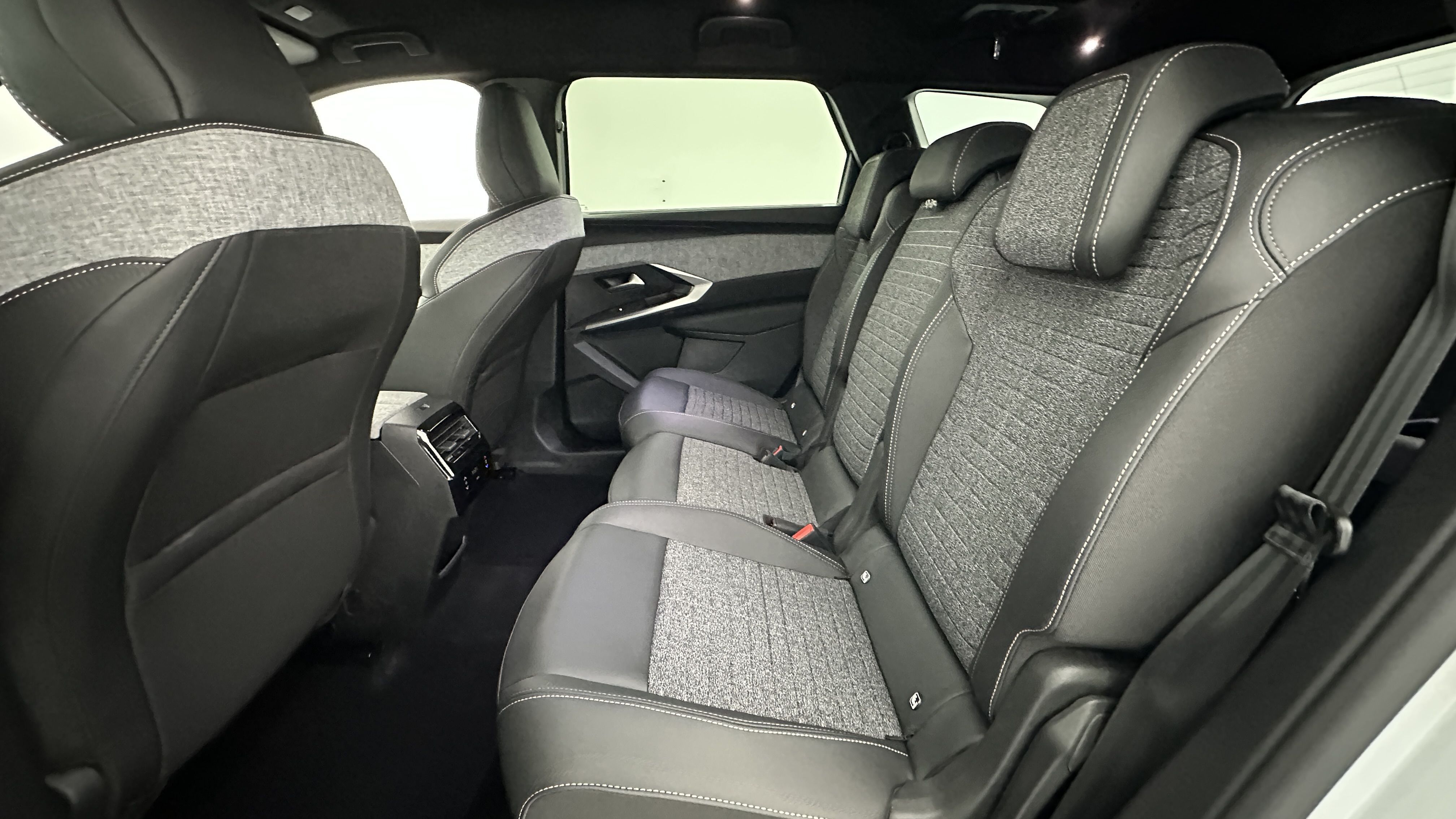 GLI00036199_p53 - PEUGEOT - 5008 - 2025 - photo 9