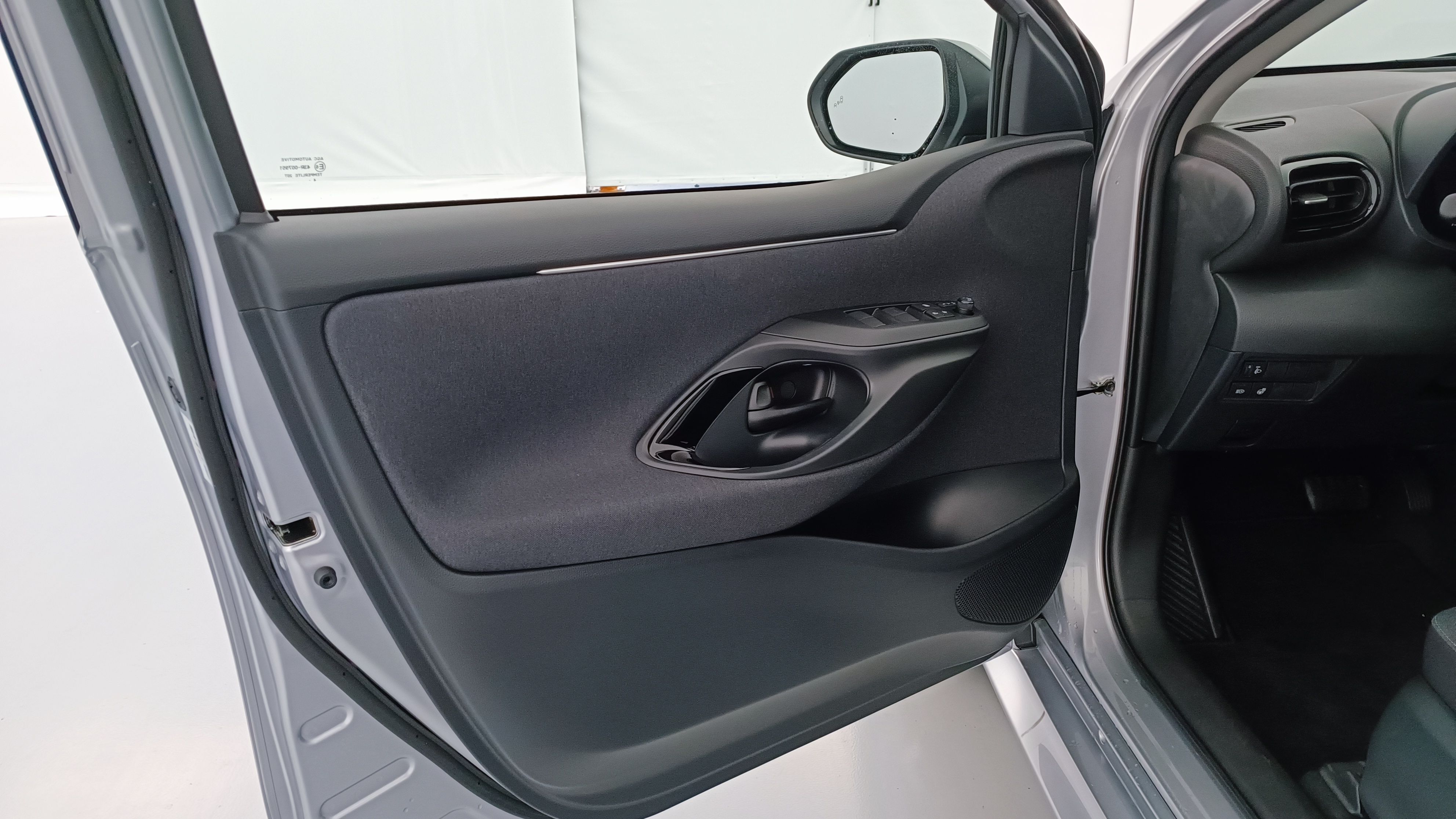 GLI00035393_p53 - TOYOTA - YARIS - 2025 - photo 13